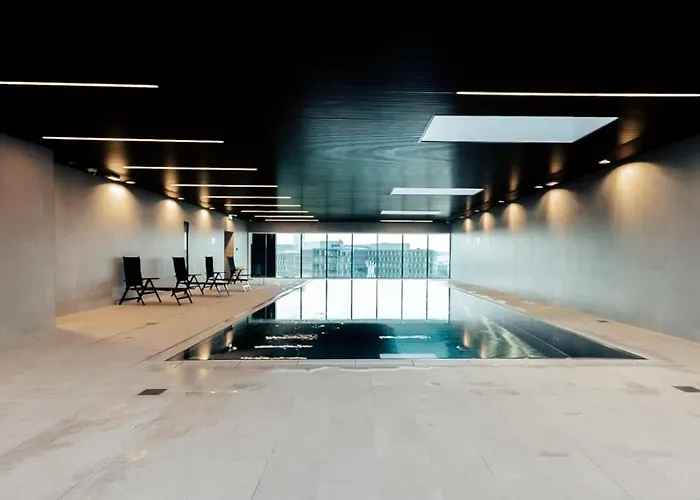 Stylish And Luxurious Apt With Pool & Gym